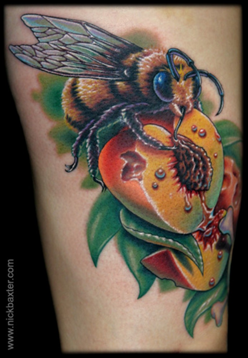 Super 3D realistic naturally colored bee sitting on juicy peach colorful tattoo