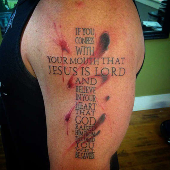 Cruz vermelha super preta de idéias de design de tatuagem de palavras para homens