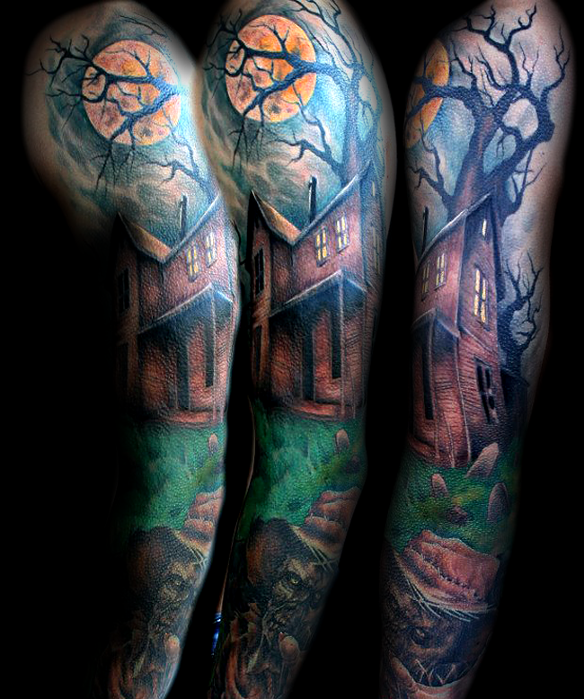 Tatuaje en el brazo completo, casa vieja simple de madera con zombi  horroroso