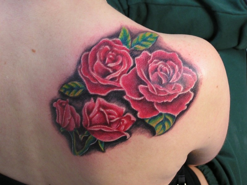 bellissimi solito colorato  fiori grandi tatuaggio su spalla