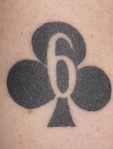 Sechs von Treff schwarze Tinte Tattoo