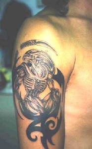 umanoido xenomorph arte tatuaggio