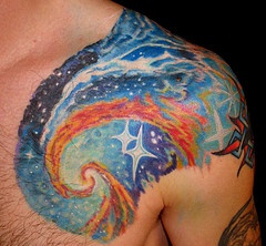 incredibile spazio esterno arte tatuaggio colorato