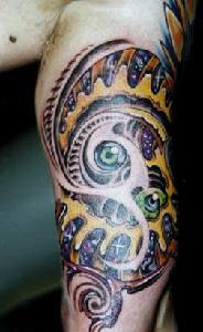 Farbiges Hand Tattoo von Sci fi Abstraktion