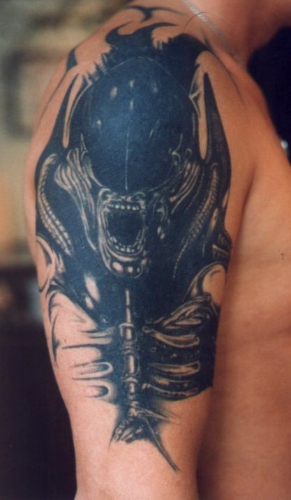 Tatuaje en el hombro Xenomorph alienígena