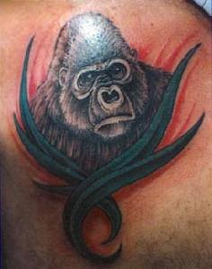 Farbiges Tattoo mit cool Gorilla
