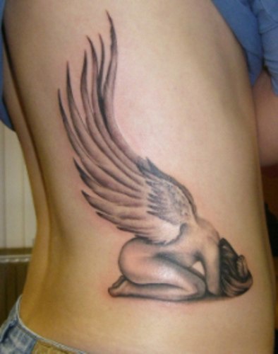 Tatuaje Chica ángel caída en dolor