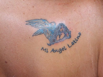 Tatuaggio in spagnolo &quotMI ANGEL LATINO"