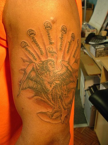 Nomi dei Santi Arcangeli tatuati sul braccio