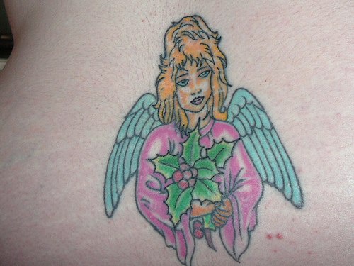 Tatuaje Mujer ángel con las uvas