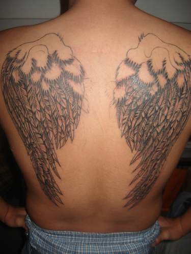 Tatuaje las alas del ángel en la espalda