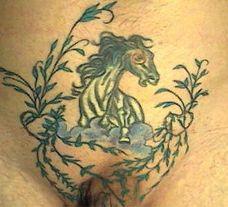 Tatuaje en el pubis Caballo