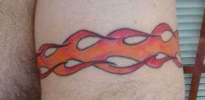 Lingue di fuoco tatuate