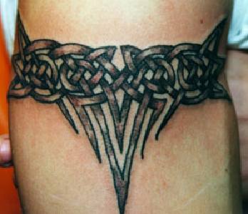 Tatuaggio classico braccialetto di tribù