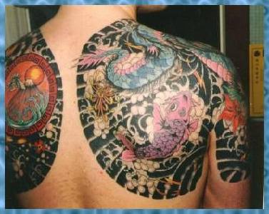 Tatuaggio in stile Yakuza con carpa giapponese