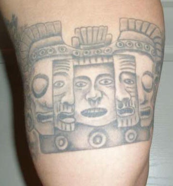 Opera d&quotarte tatuaggio in stile dei Aztechi