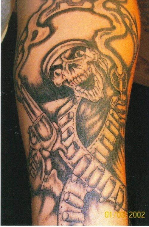 Tatuaje de un esqueleto bandido mexicano.