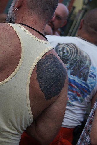 orso ruggente tatuaggio e immagine di orso