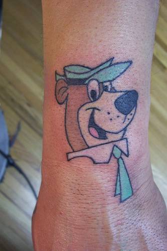 Le tatouage de Dddy ours de dessins animé