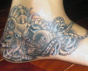 Biomechanical octopus on feet