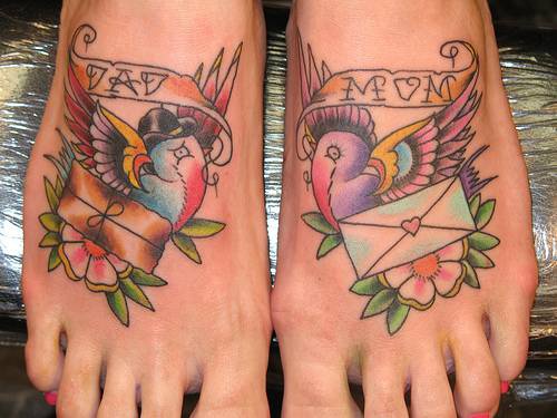 Tatuaggio sui piedi gli uccelli &quotDAD" &&quotMOM"