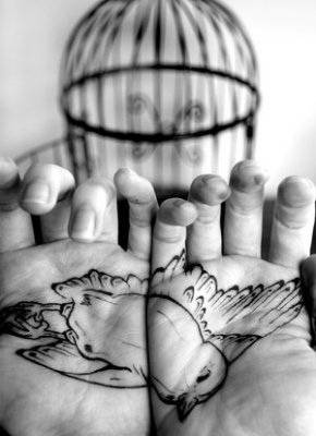 Tatuaggio sulle palme l&quotuccello