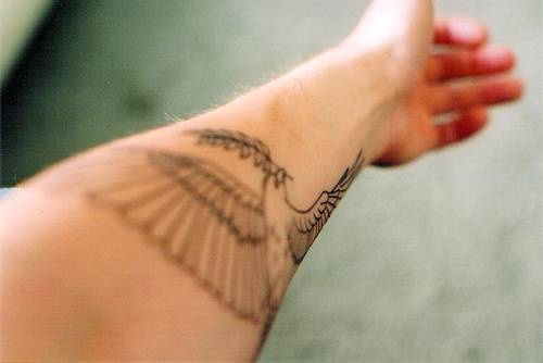 Tatuaggio grande sul braccio l&quotuccello