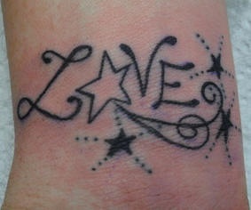love con stelle tatuaggio nero