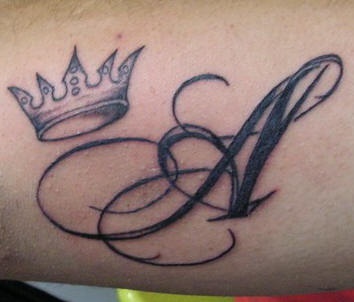 Le tatouage de calligraphie royale