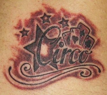 stella con carte di assi tatuaggio nero