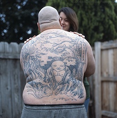 Landschaft mit Buddha Tattoo am ganzen Rücken