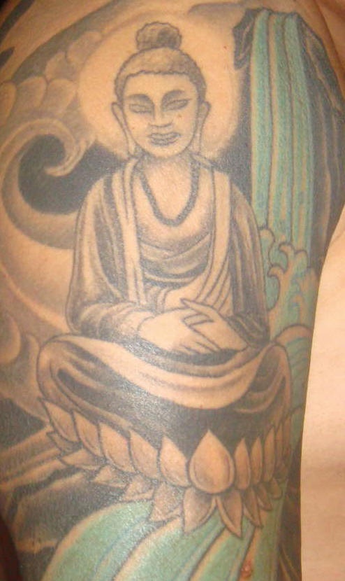 Buddha-Statue unvollständiges Tattoo