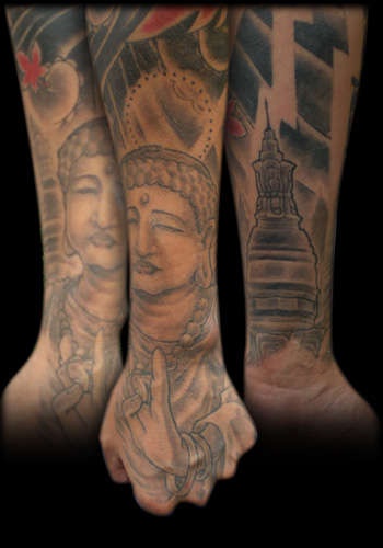Heilige buddhistische Orten Tattoo am Arm