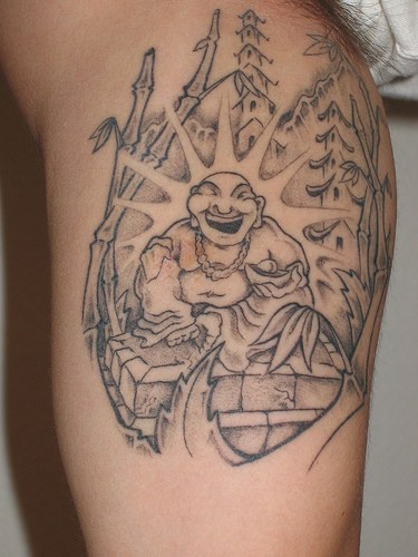 buddha con sorriso tatuaggio inchiostro nero