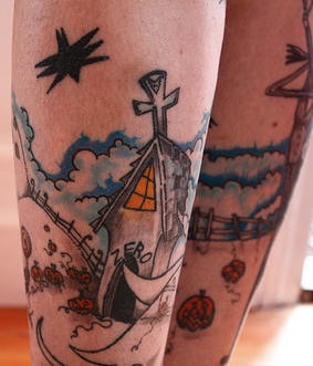 Tatuaje de un paisaje de dibujos animados en ambas piernas.