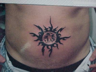 Himmlisches tribal Symbol Tattoo