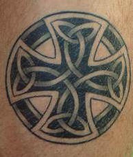 Tatuaje de una cruz célta