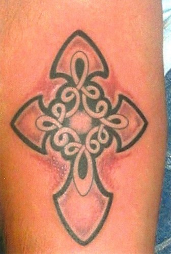 Tattoo von keltischem Kreuz