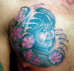 Tattoo von japanischem Jungen auf der Brust