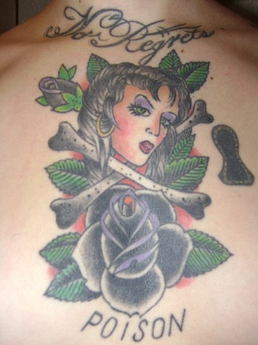 Tattoo &quotGift bedauert nicht" mit Porträt von einer Dame  auf der Brust