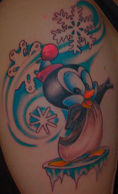 chilli willi pinguino con fiocchi di neve tatuaggio