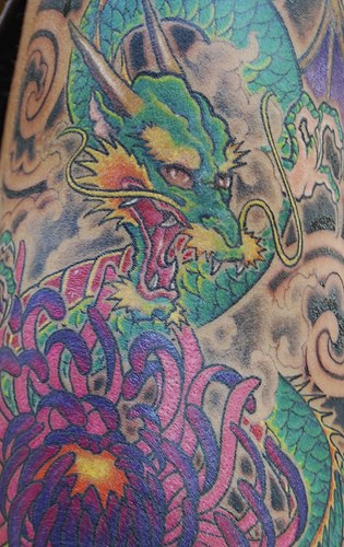 Le tatouage de dragon chinois vert