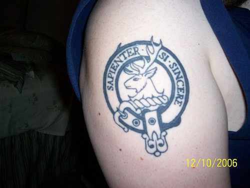 testa di cervo simbolo di famiglia tatuaggio