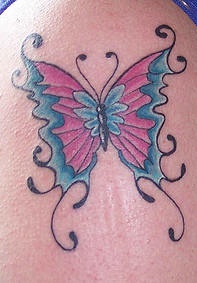 Bunter Schmetterling Tattoo