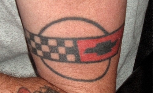 Le tatouage de logo de Corvette