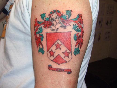 rosso scudo citta" emblema tatuaggio