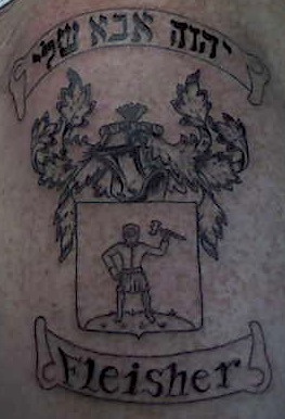 Tatuaje negro escudo de familia judía