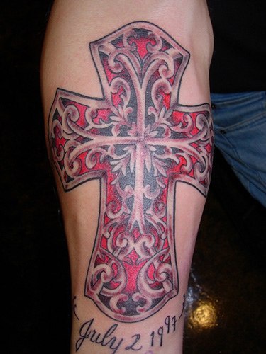 tatuaje de cruz con diseño rojo