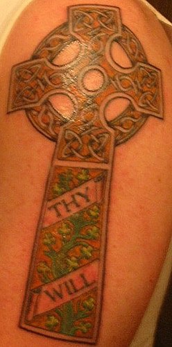tatuaje de cruz de piedra sepulcral con Thy will