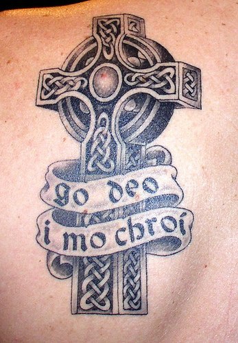 3d Grabstein Kreuz Tattoo